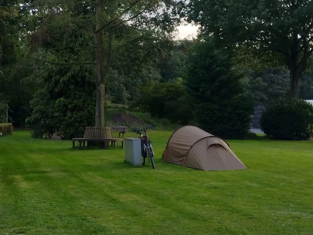 Kamperen in een woonwijk